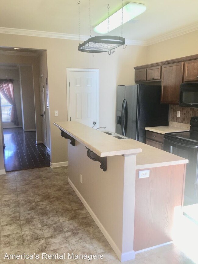 Building Photo - 3 br, 2.5 bath House - 2808 Southwood Lane