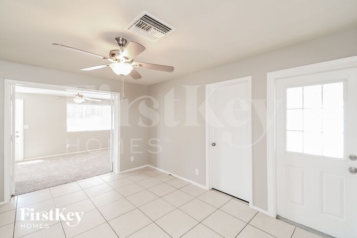 Building Photo - 549 W Shannon St