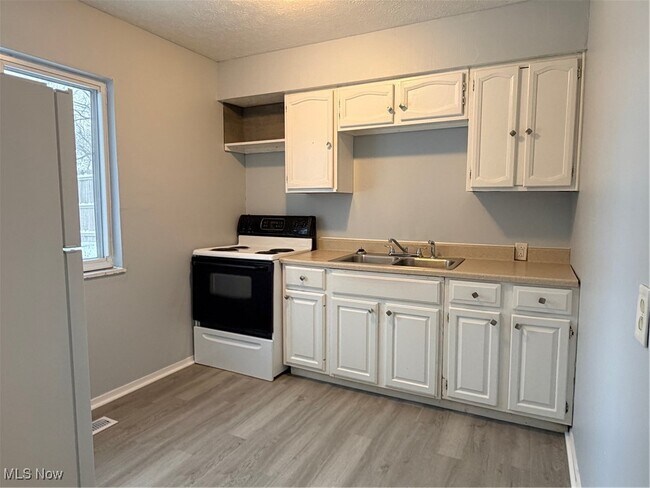 Building Photo - 2045 20th St SW