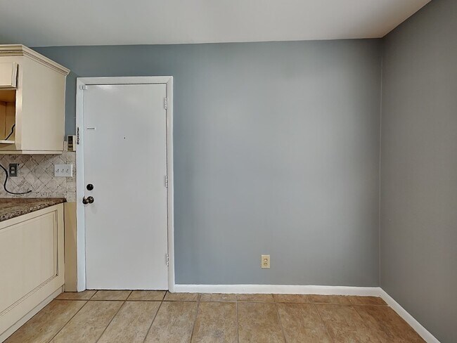 Building Photo - 3020 Wenonah Park Pl SW
