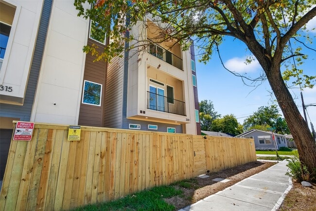 Building Photo - 3319 Nettleton St