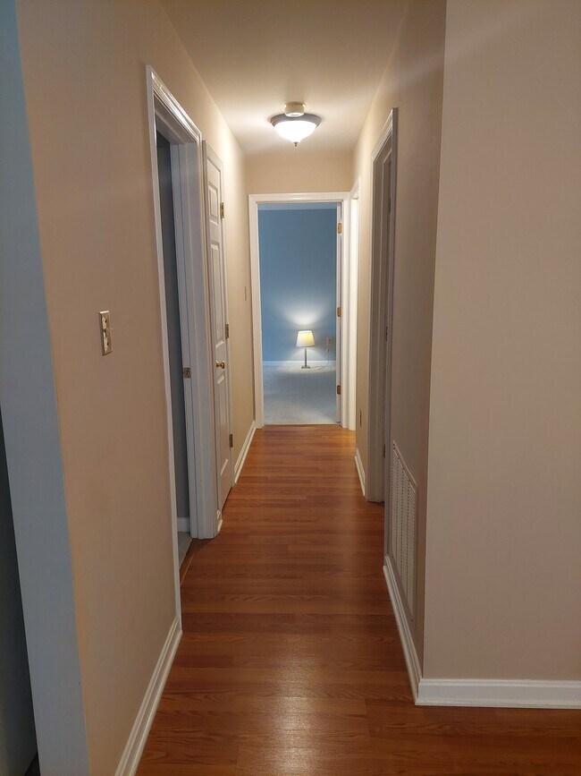 Building Photo - 3800 Sunnyfield Ct