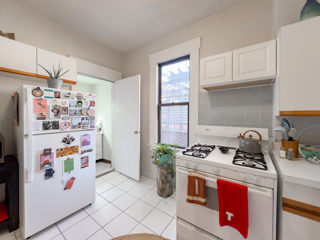 Building Photo - 2136 N Clifton Ave