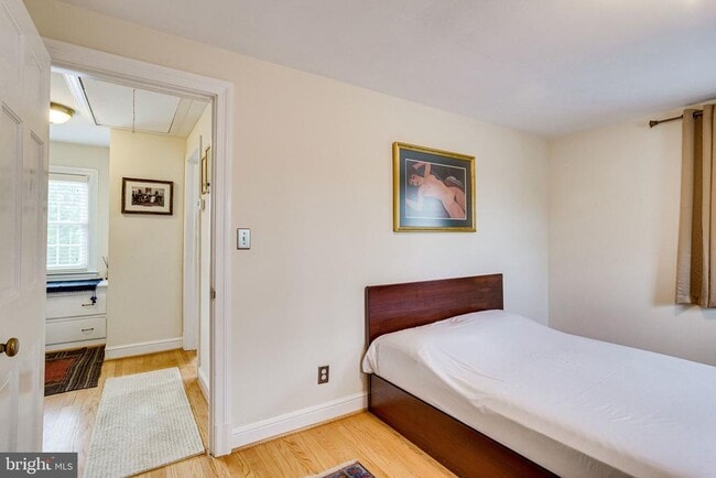 Building Photo - 609 Upland Pl