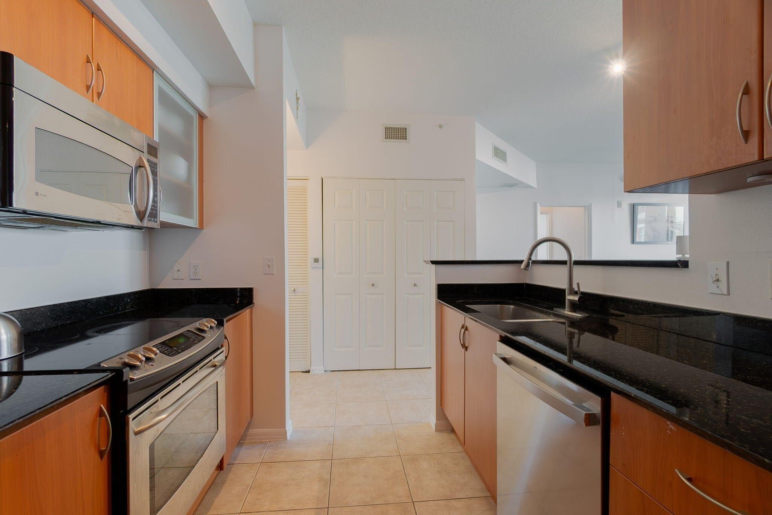 Building Photo - 804 E Windward Way