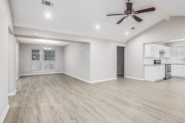 Building Photo - 1702 Athens Dr