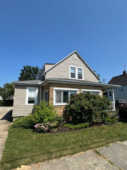 Building Photo - 3153 W 106th St