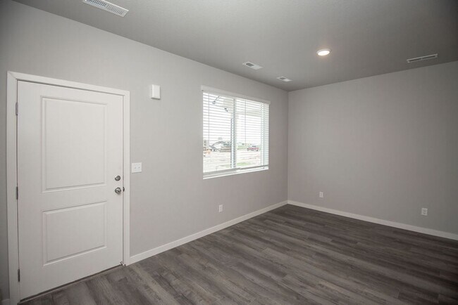 Building Photo - 720 Oregon Trail