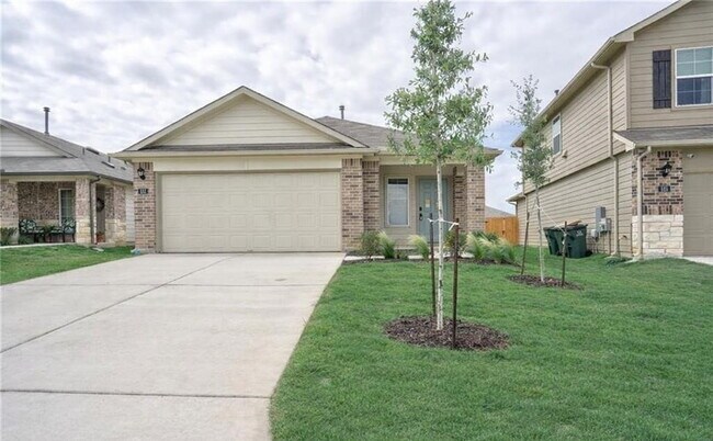 Building Photo - "Charming 3-Bedroom Oasis on Roanwood Drive with 2 Full Baths – Your Spacious Retreat Awaits in S...