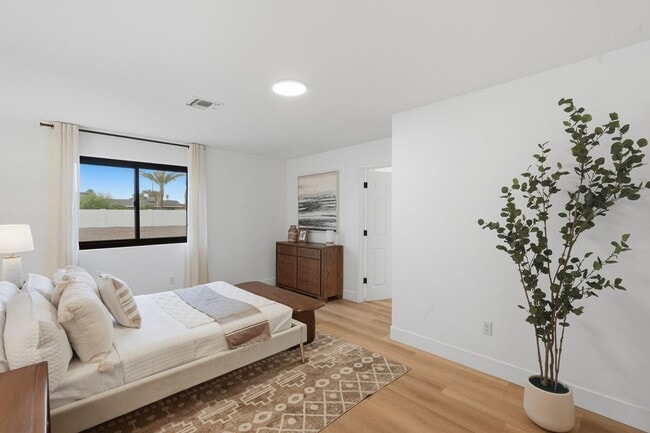 Building Photo - 6302 E Cochise Rd