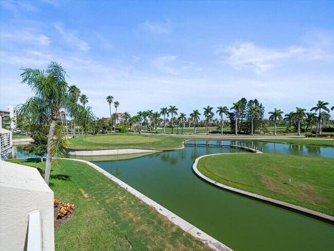 Building Photo - 5900 Bahia Del Mar Cir N