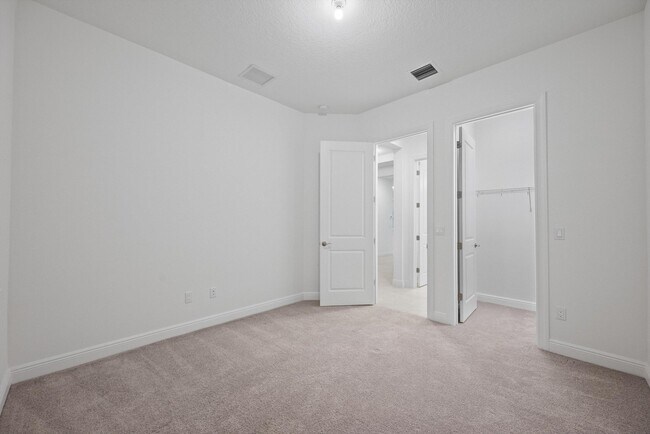 Building Photo - 5546 St Armands Way