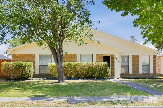 Building Photo - 1312 Grinnell Dr