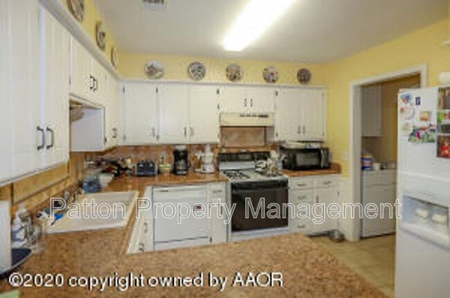 Building Photo - 1029 Trinchera Dr