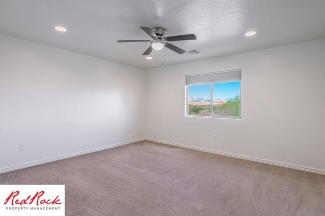 Building Photo - End Unit Fossil Hills Townhome with 3 Beds and 2.5 Baths