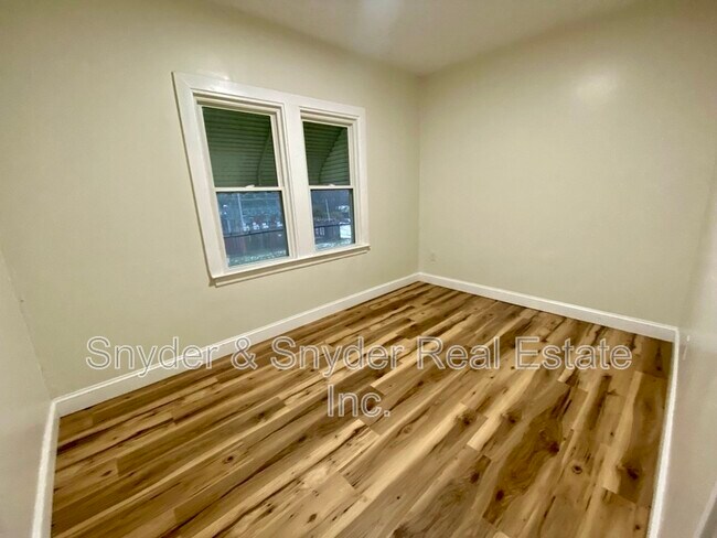 Building Photo - 884 Copley Rd