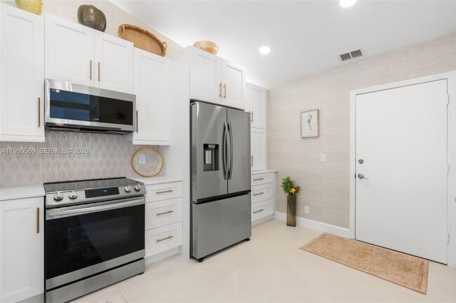 Building Photo - 15465 Lake Magnolia Pl