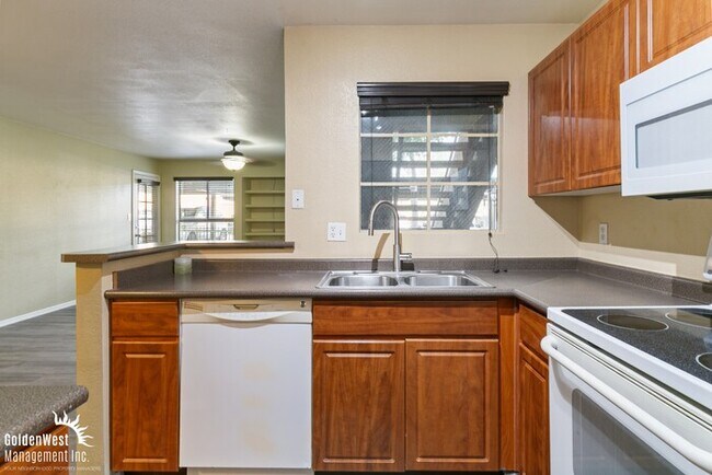 Building Photo - Beautiful 2Bdm 2Ba Condo at the Base of North Mountain Preserve!