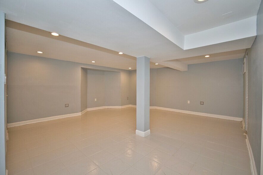 Building Photo - 6700 N Monticello Ave