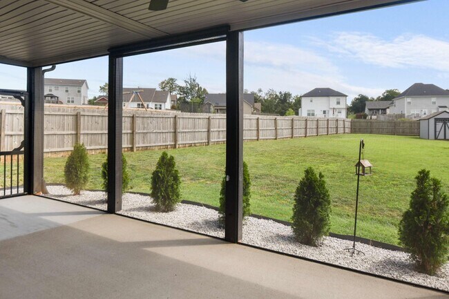 Building Photo - Pet Friendly Three Bedroom!