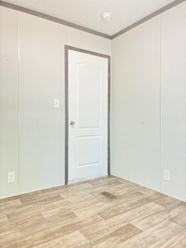 Building Photo - 754 Skylark Ln