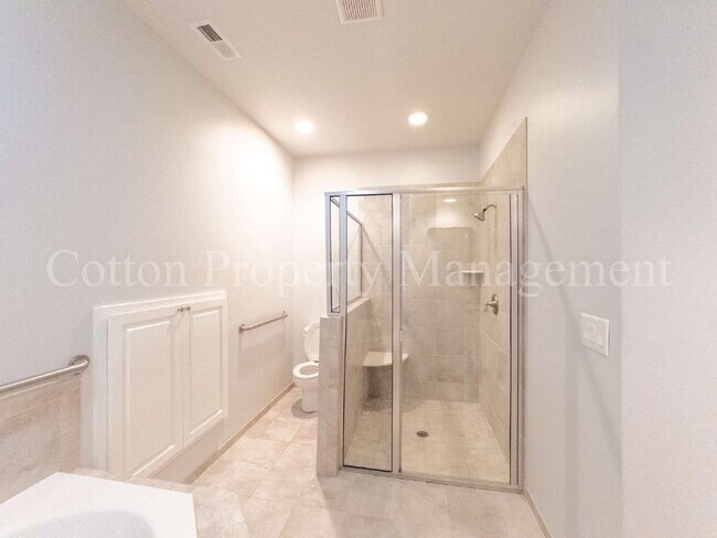 Building Photo - 633 Jenoa Dr