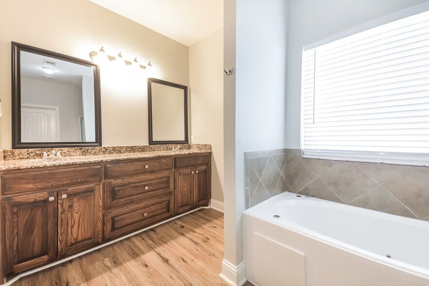 Building Photo - 2720 Claydon Dr