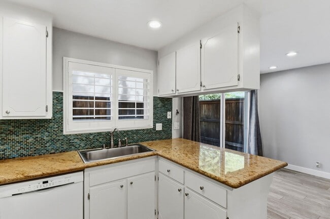 Building Photo - North Davis Condo-Available