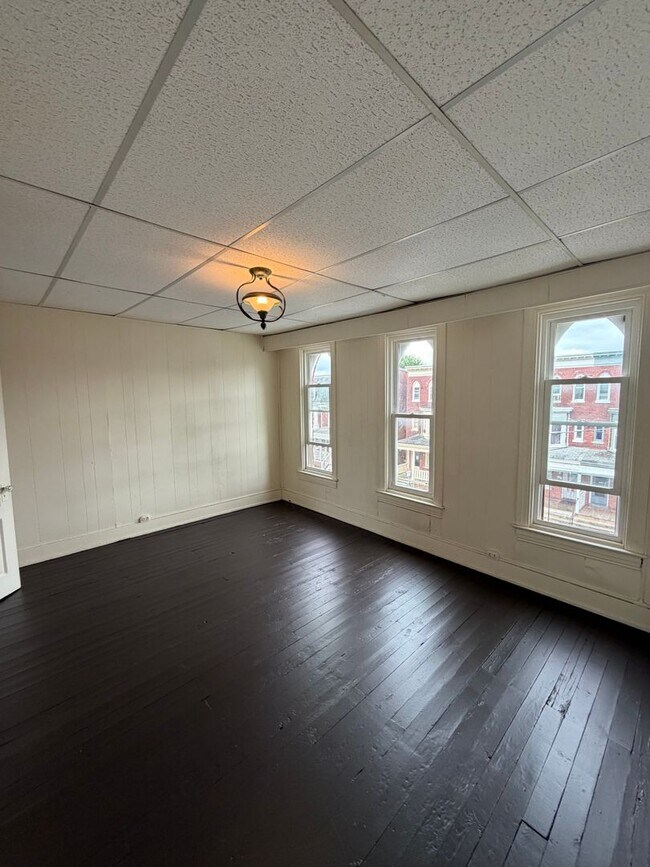 Building Photo - 741 W Princess St