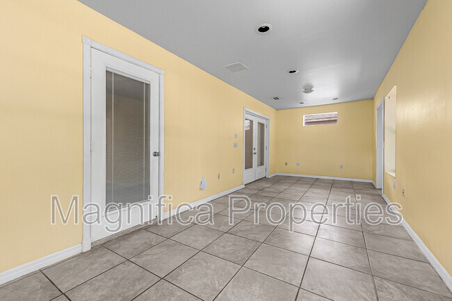 Building Photo - 1528 Vista Lake Cir