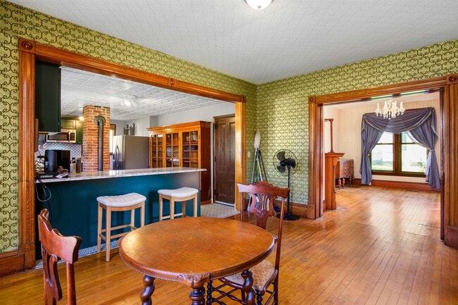 Building Photo - 19 Pine St