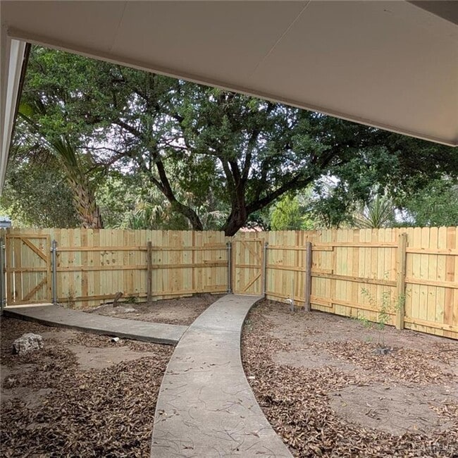 Building Photo - 15 Upas Ave