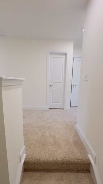 Building Photo - 21 Lavender Ln