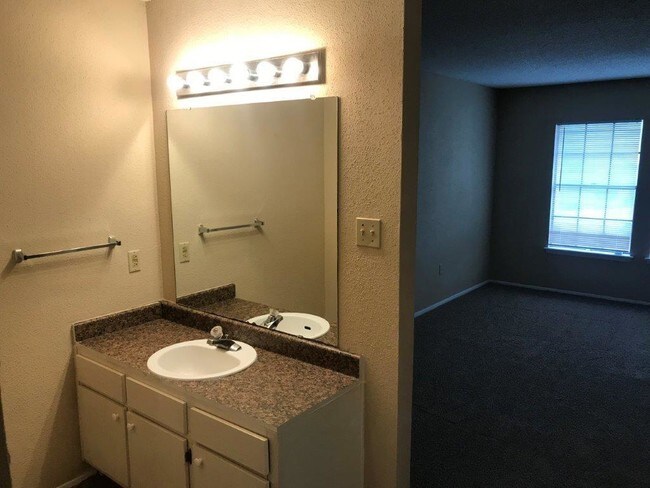 Building Photo - 11983 Bob White Dr