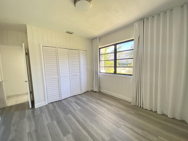 Building Photo - 1101 Bay Dr