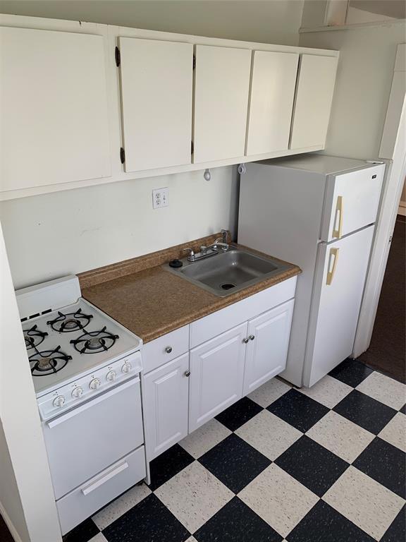 Building Photo - 318 Hyde Park Blvd