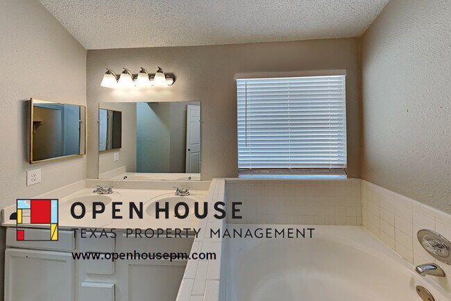 Building Photo - 2324 Weyborn Dr Arlington