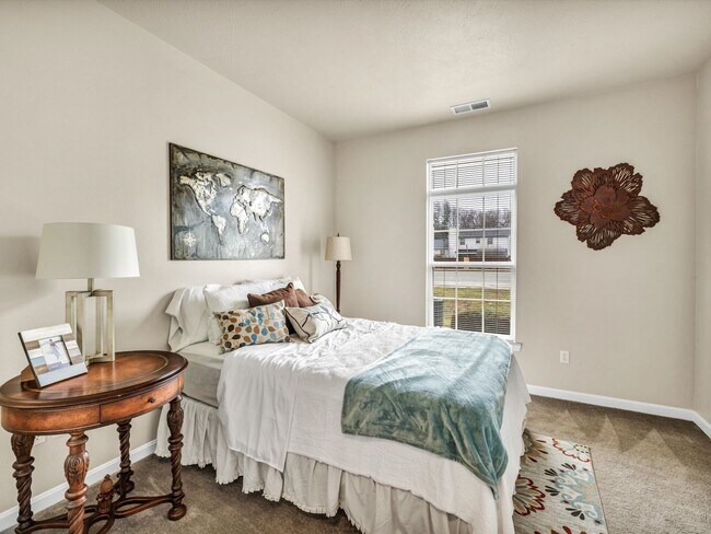 Building Photo - Castle Schools*********Large 2 Bedroom 2 Bath**********Newburgh Indiana Living