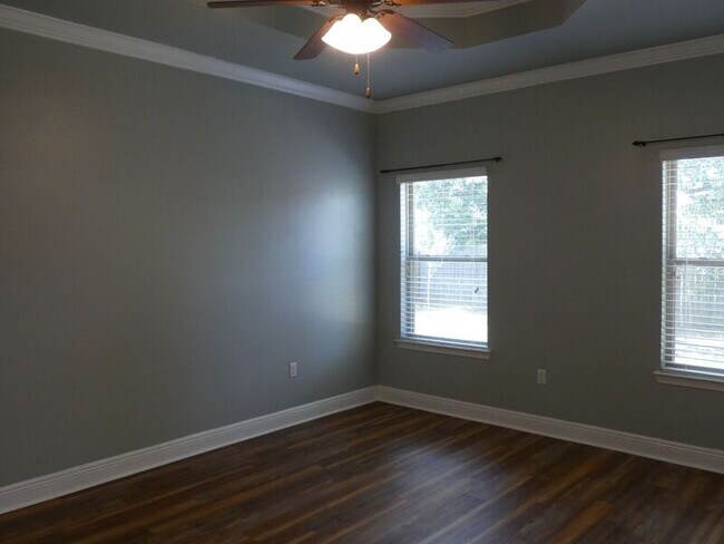 Building Photo - 5957 Palermo Dr