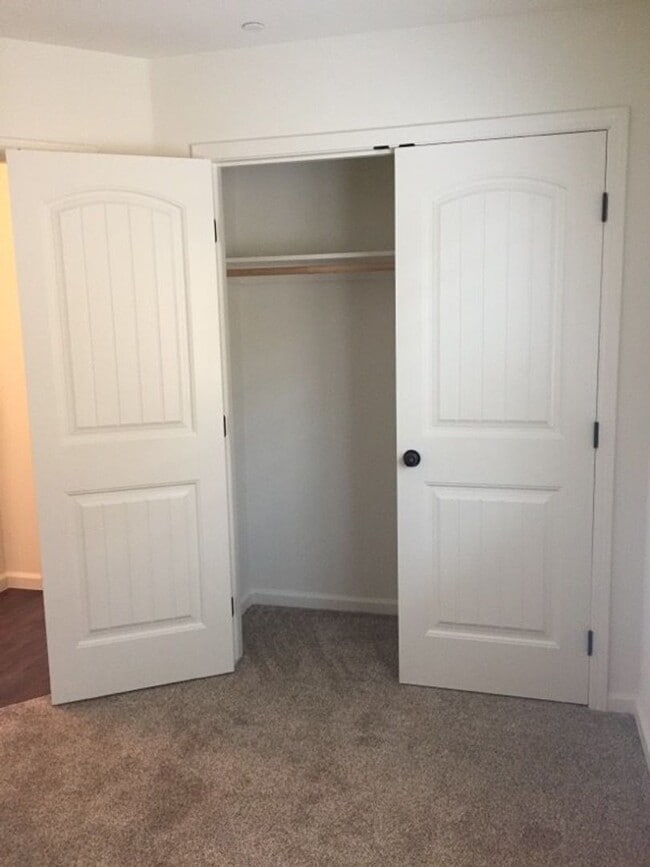 Building Photo - 3 bed 2 bath home