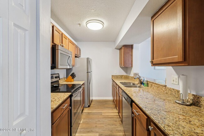 Building Photo - 204 Sixteenth St