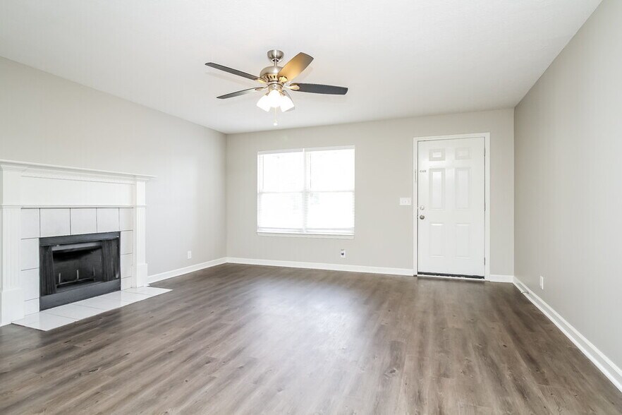 Building Photo - 3079 Roscommon Dr