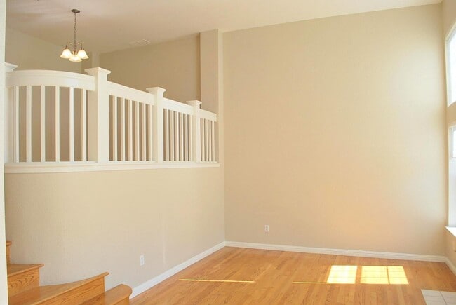 Building Photo - Sharp & Contemporary Townhouse in Beautiful Danville!