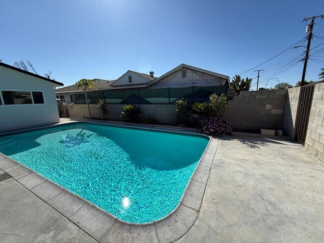 Building Photo - Beautiful 4 Bedroom, 2 Bathroom Arleta Hom...
