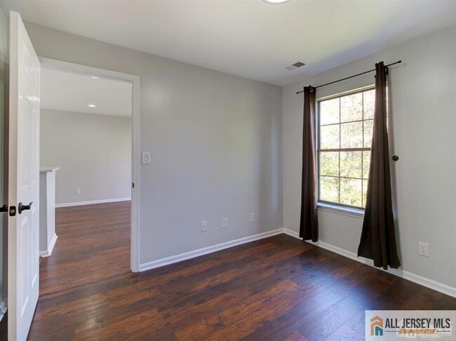 Building Photo - 105 Longfield Ct