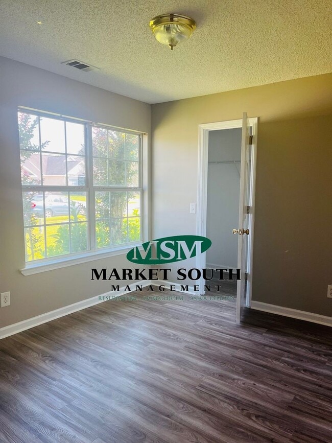 Building Photo - **COMING SOON!!** 4 Bedroom Beauty