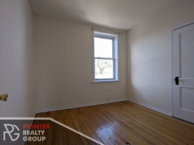 Building Photo - 3042 N Whipple St