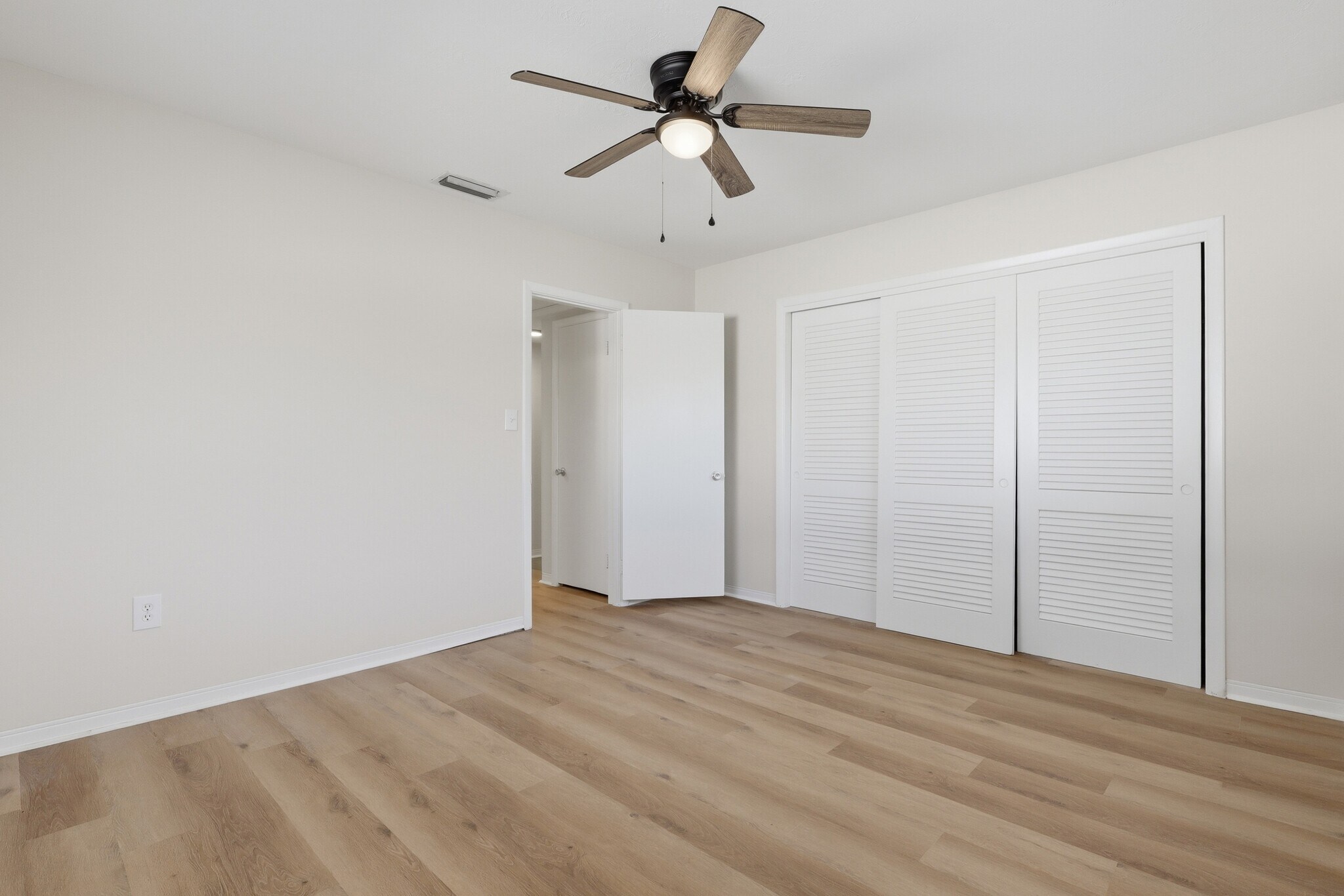 Building Photo - 5601 Forest Hills Dr