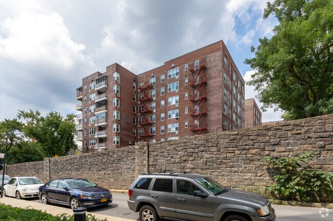 Building Photo - 601 Kappock St