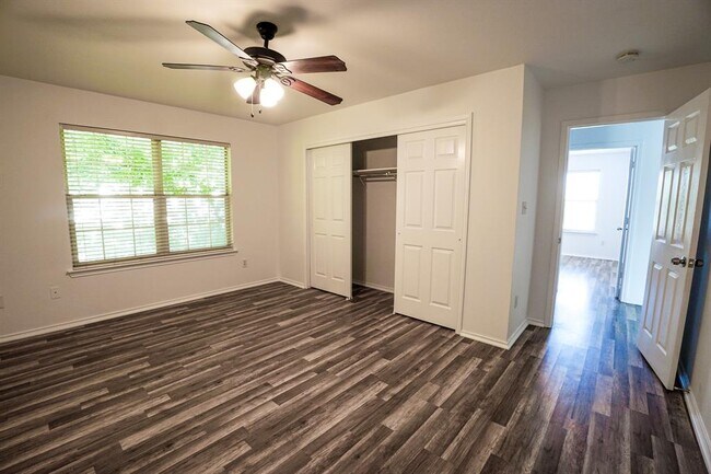 Building Photo - 801 Cisco Valley Cv